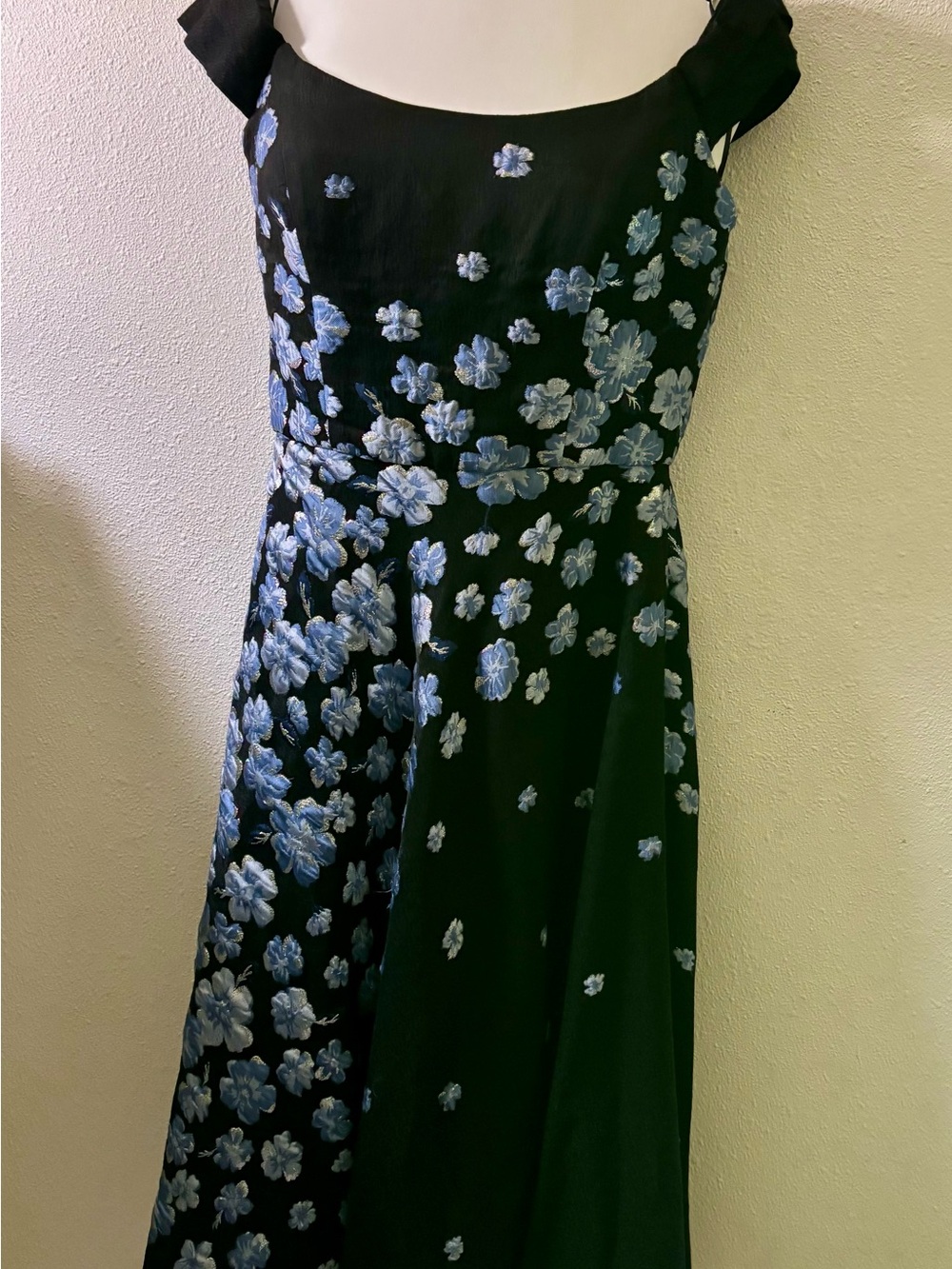 Carmen Marc Valvo Jacquard Black Blue Silver Dress 12
